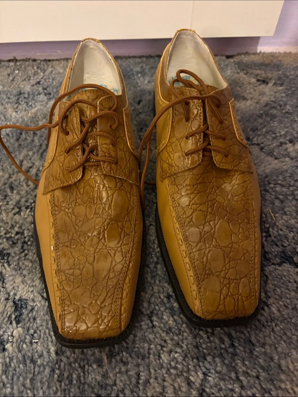Men's Croc-Embossed Tan Lace-Up Derby Shoes